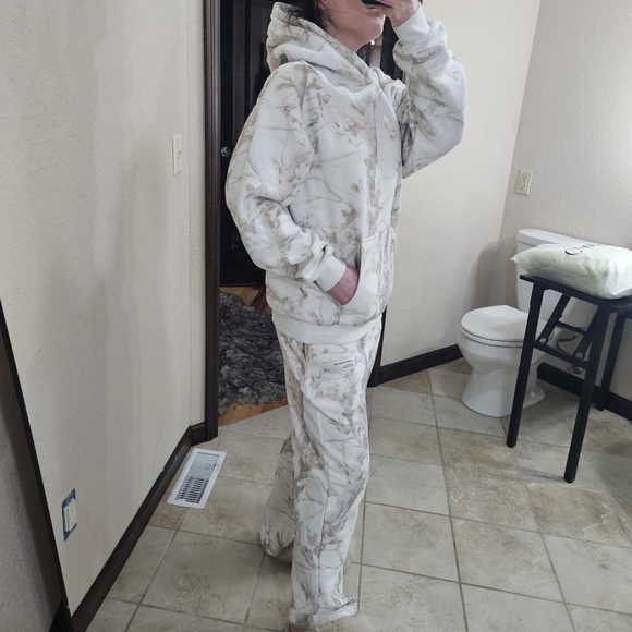 Comfort Collection Pastel Edit Lavender Hoodie - Women - Picture 5 of 8